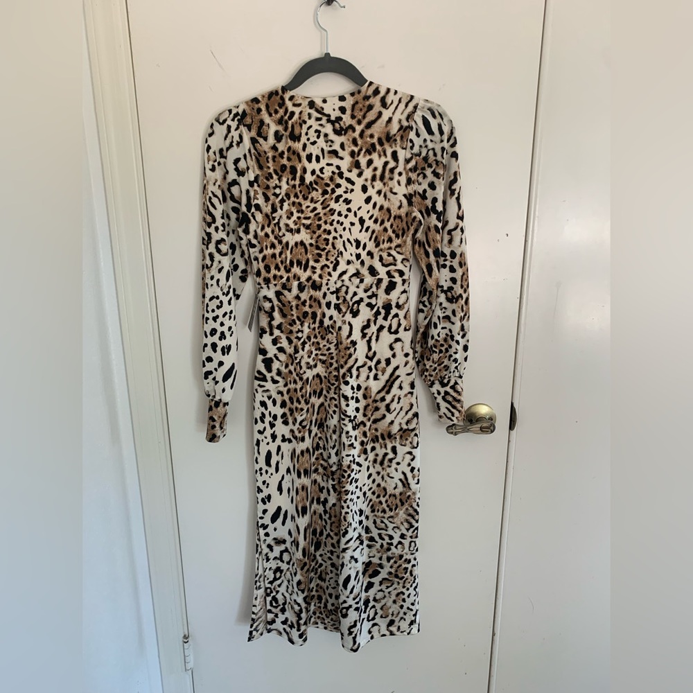 EXPRESS LEOPARD PRINT RUCHED MIDI DRESS - Picture 3 of 4